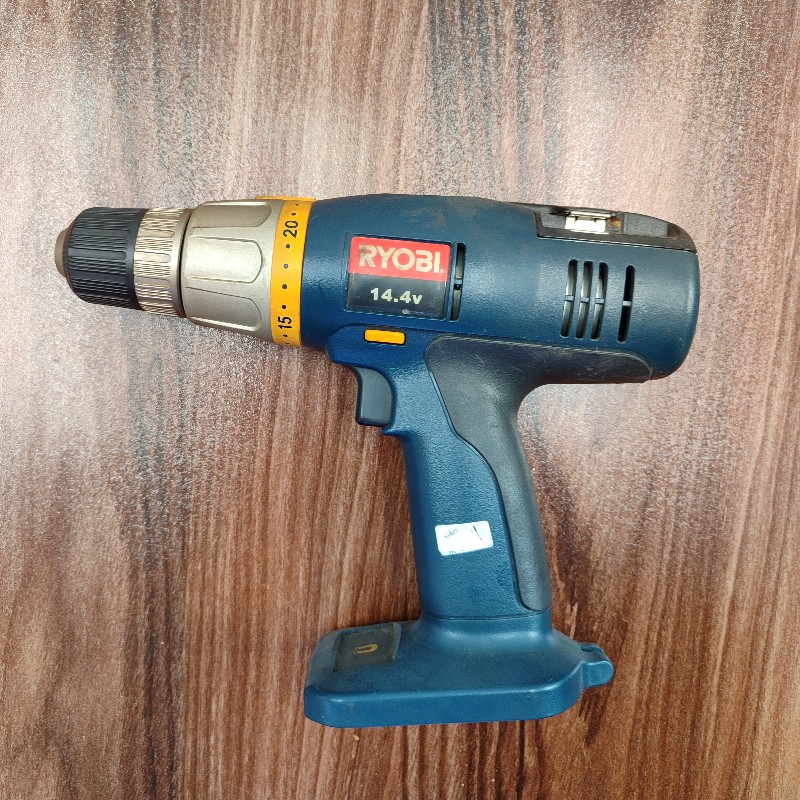 دریل شارژی ریوبی با صفحه مغناطیسی برا نگهداری پیچ