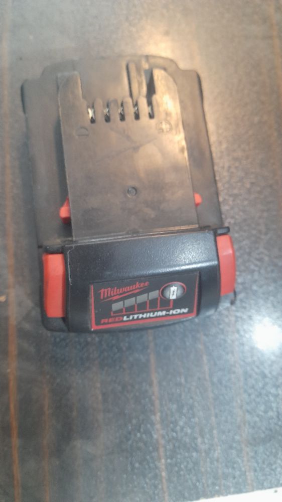 باطری لیتیومی میلواکی M18