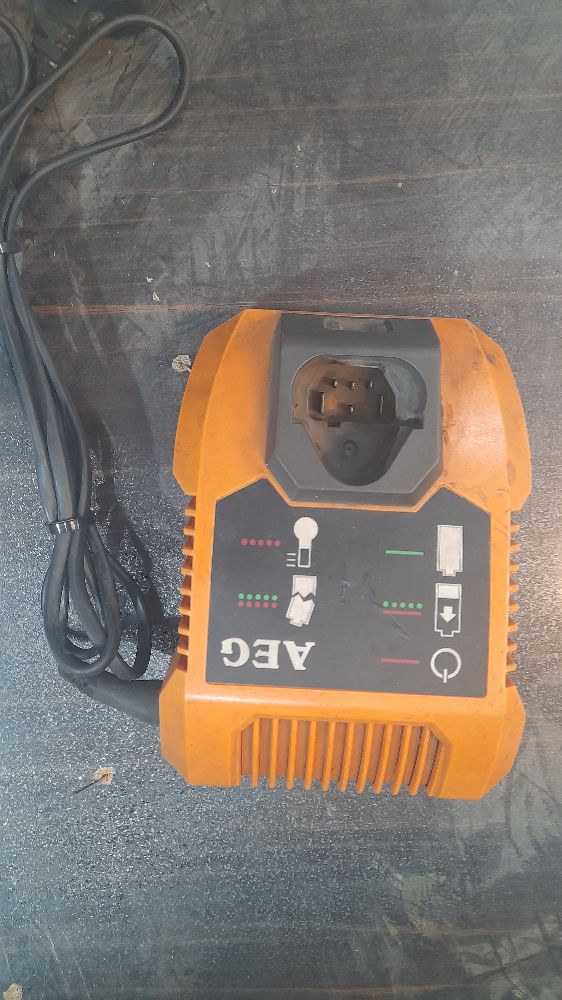 شارژر لیتیومی AEG 